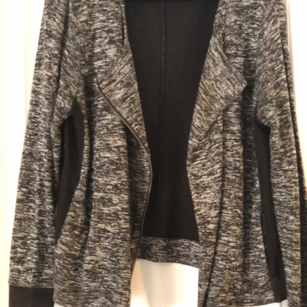 Vince Camuto Zip up sweater blazer-